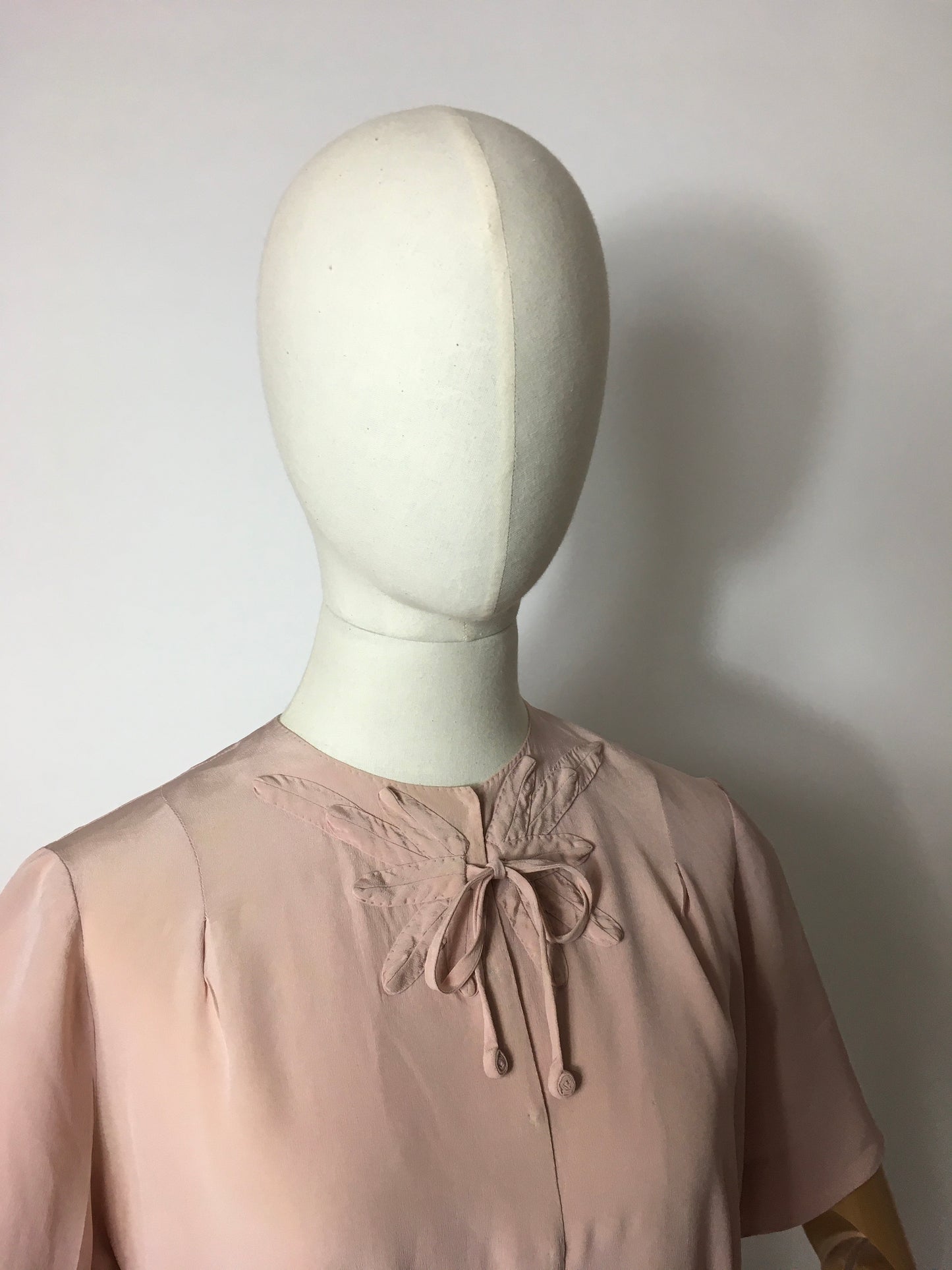 Original 1940’s Crepe Blouse in Blush Pink - Lovely Shaped Detailing to the Neckline