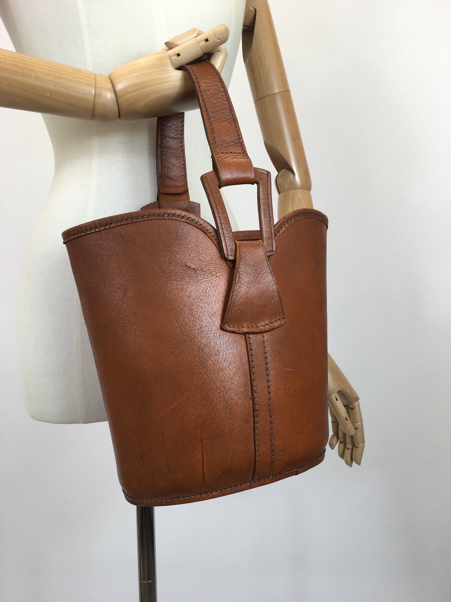 Original 1940's Fabulous Leather Bucket Bag - In A Lovely Warm Tan
