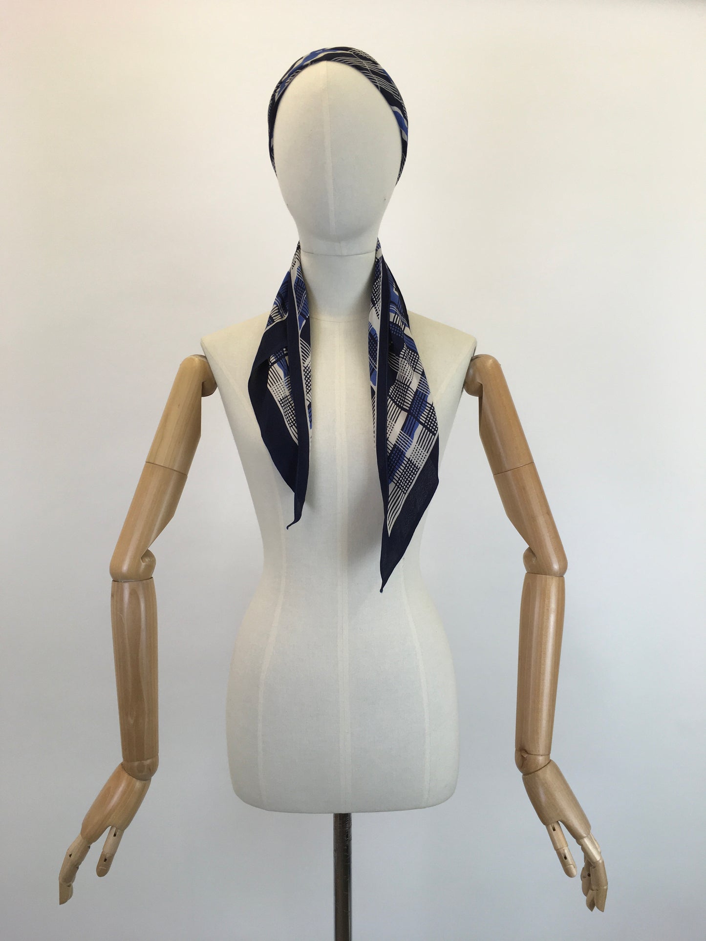 Original 1930’s Stunning Deco Pointed Scarf - In Navy, Cobalt Blue and White