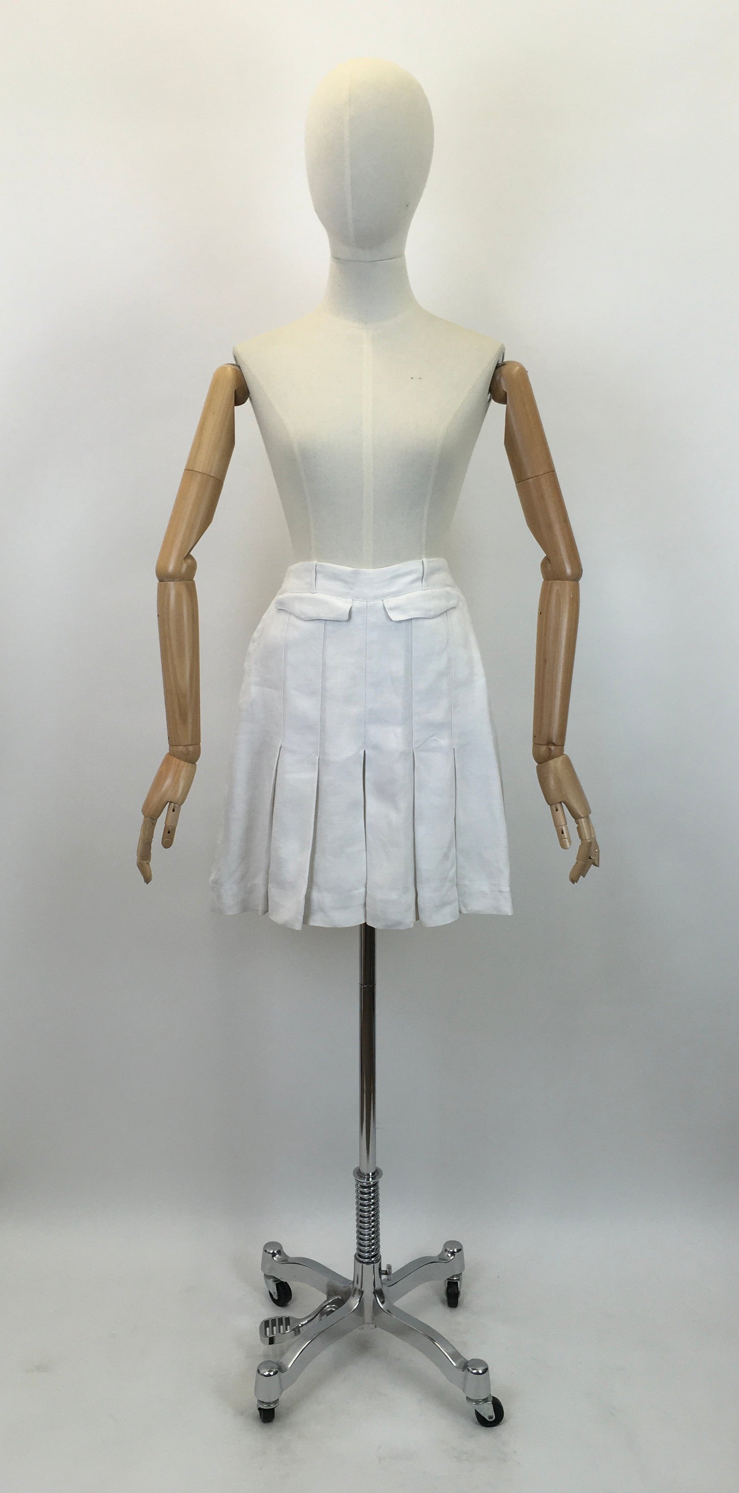 Original Fabulous 1930's Pleated Shorts - In White Linen