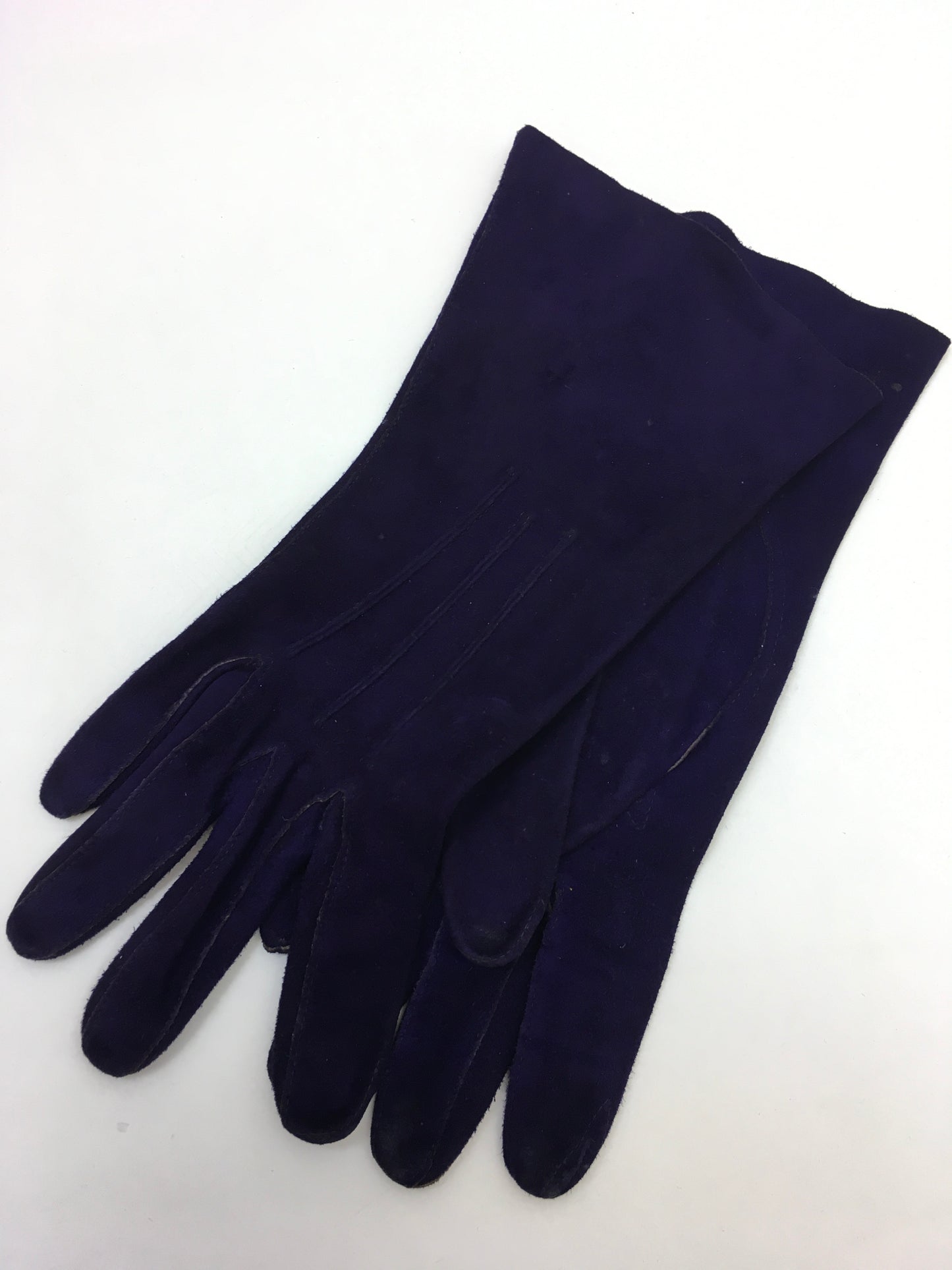 Original 1940's Sublime CC41 Utility Gloves - In Cadbury Rich Purple Suede