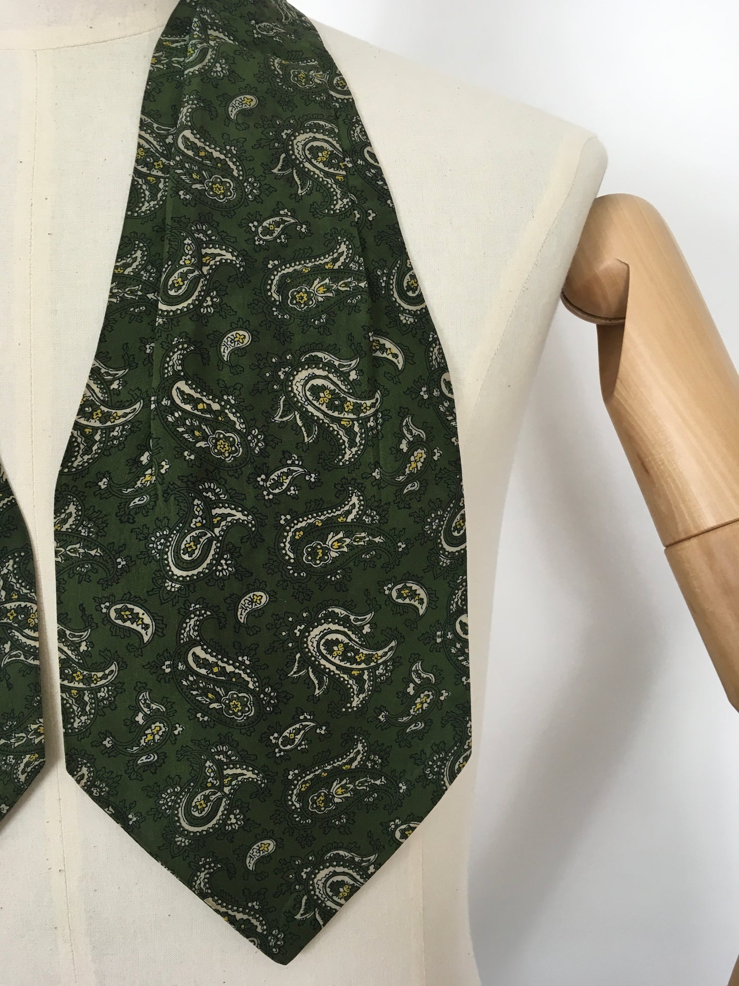 Original Men’s ‘ All Silk’ Cravat - In a Fabulous Forest Green with Cream and Yellow Paisley