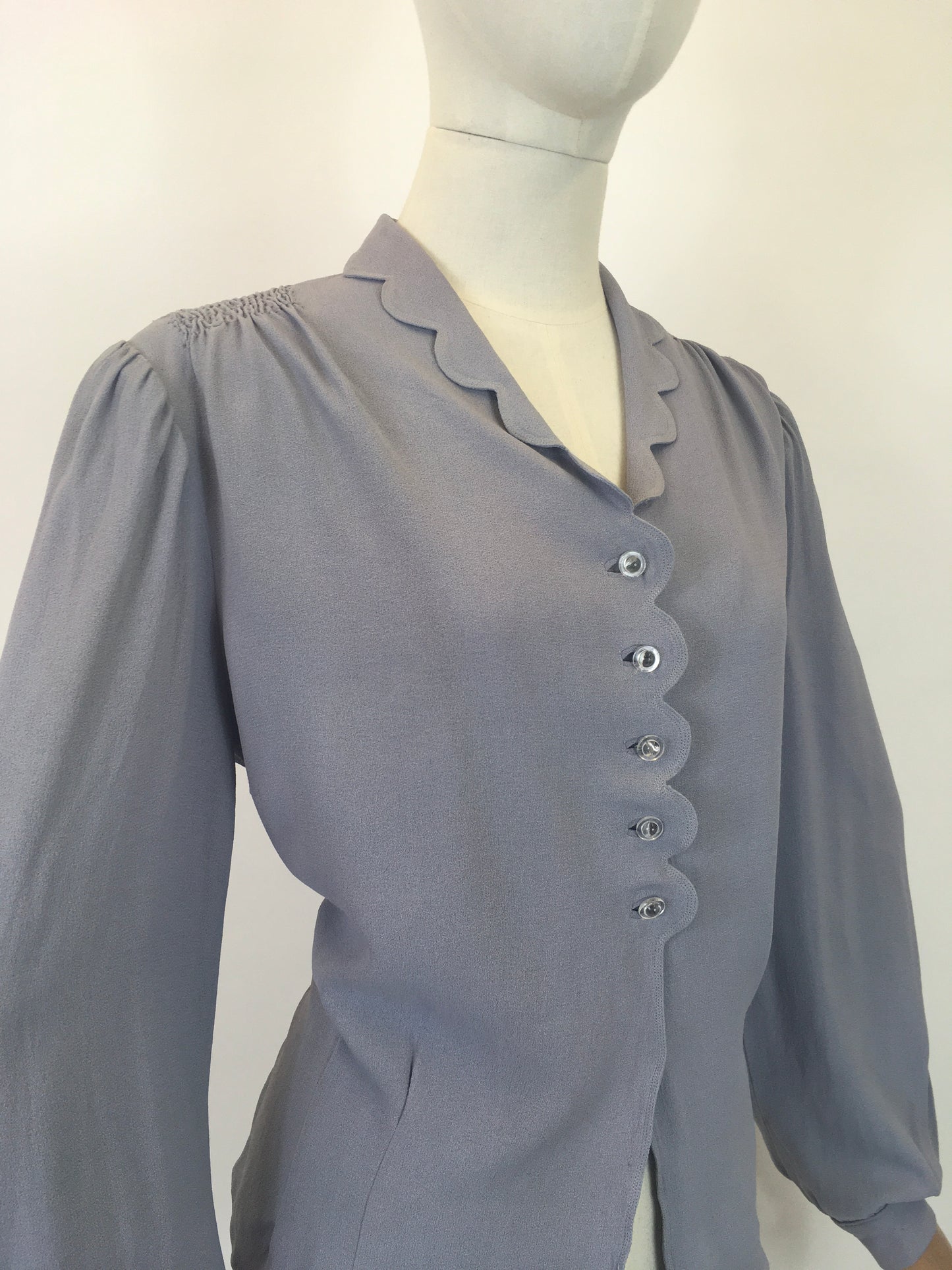 Original 1940’s Fabulous VOLUP Crepe Blouse in Powdered Grey - With Scalloped Detailing