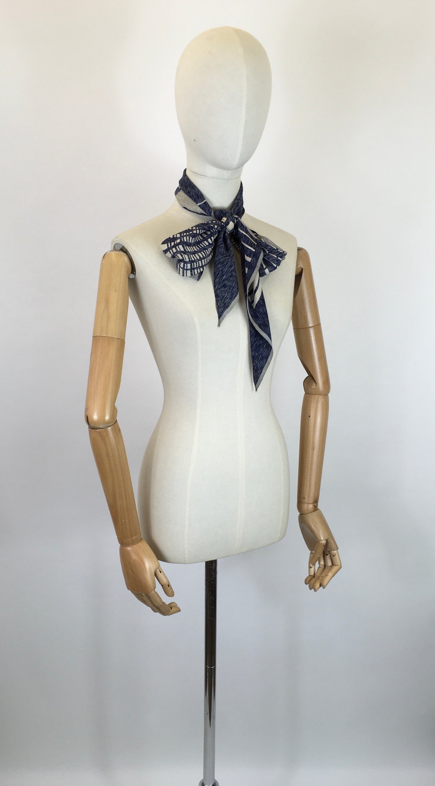 Original 1930s Darling Deco Pointed Scarf  - In Navy & Cream