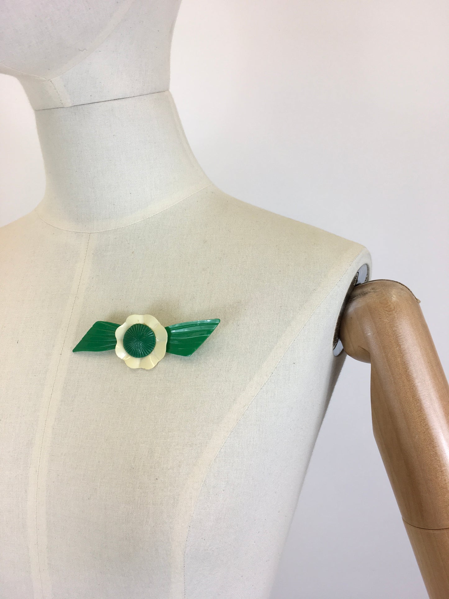 Original 1930’s Celluloid Bar Brooch - In Deco Cream & Green