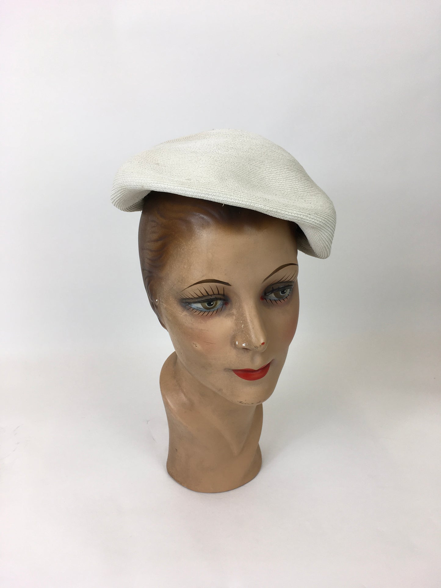 Original 1950’s Simple Yet elegant White Hat - For Chic 50’s Styling