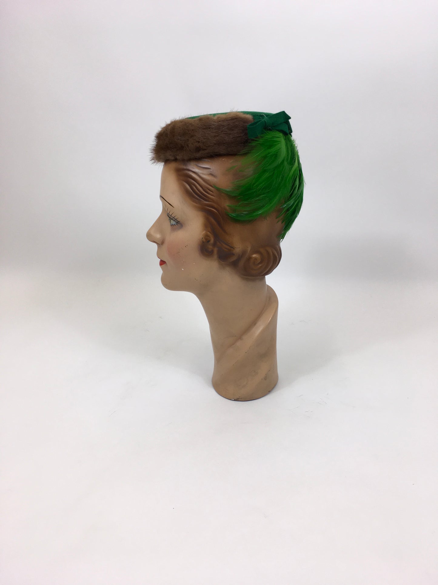 Original 1940's Stunning Head Piece - In Bottle Green Felt with Bow Trims, Fur Trim & Feather Backplate